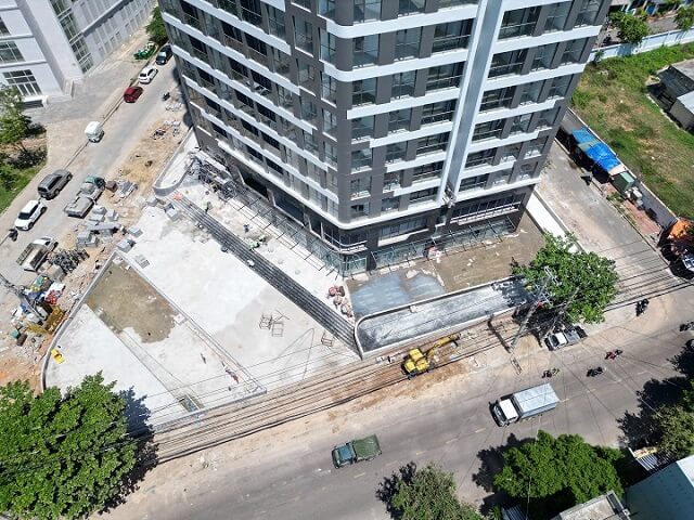 Công viên và lỗi đi mặt trước đang đẩy mạnh thi công