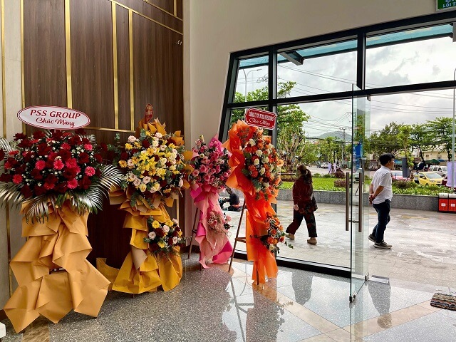 Hoa chúc mừng tại sảnh tầng 1 dự án Phú Tài Central Life